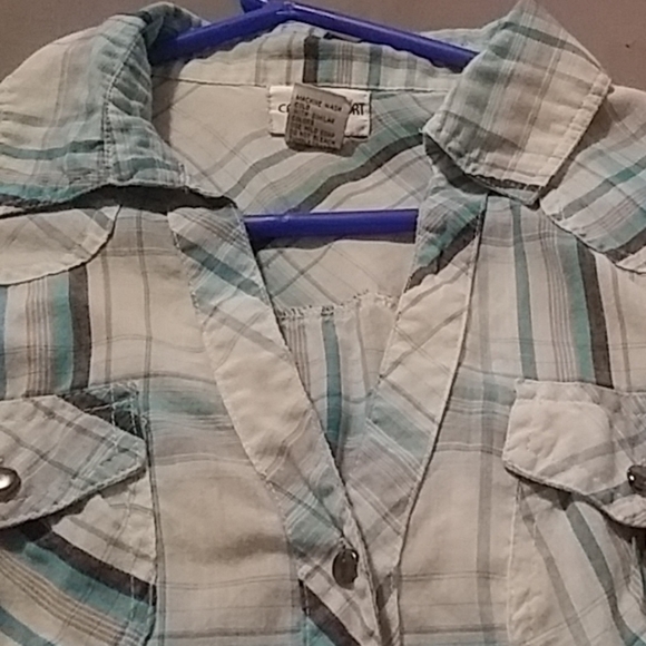 V neck button down top - Picture 4 of 5